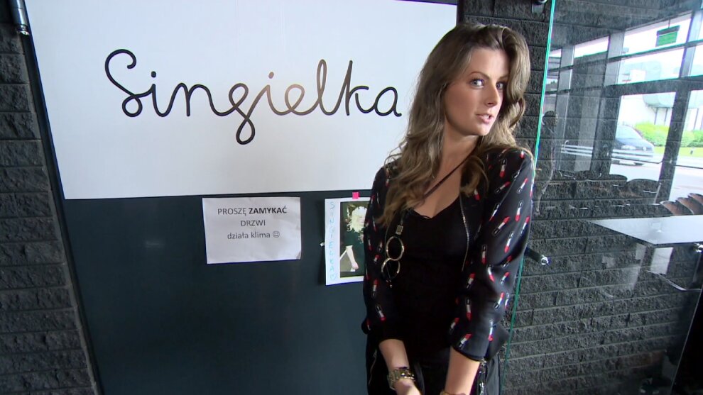 Laura Breszka oprowadza po planie "Singielki"