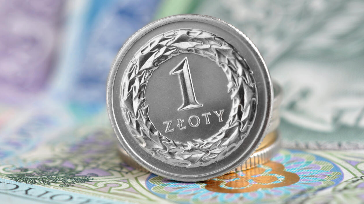 Złoty słabnie. "Rynek boi się festiwalu wyborczych obietnic"